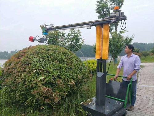 可变弧形绿篱机和自动球形修剪机成为2018年国内园林机械明星产品